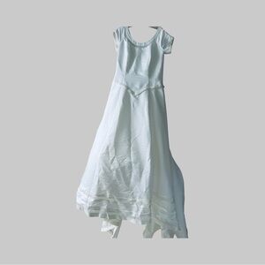 Elegant Off-White Wedding Gown, 005